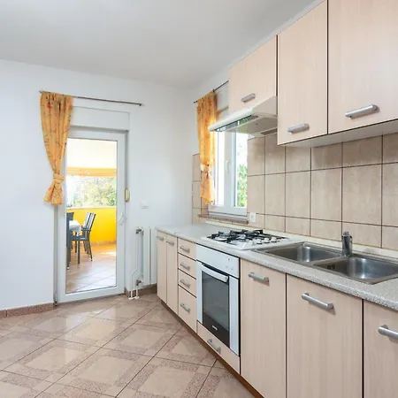 Valbandon 7352a Apartmán